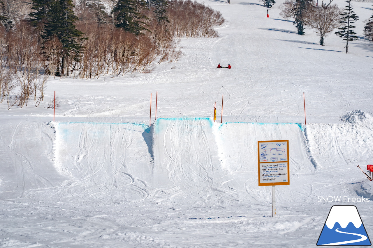 札幌国際スキー場｜さすが『KOKUSAI』！春シーズンも安泰の豊富な積雪で、まだまだ余裕で全面滑走可能です(^^)v